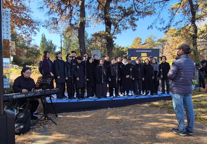 '2025 경기도 민주화운동희생자 추모제' 거행...마석 모란공원서 300명, 민주열사 희생 기려